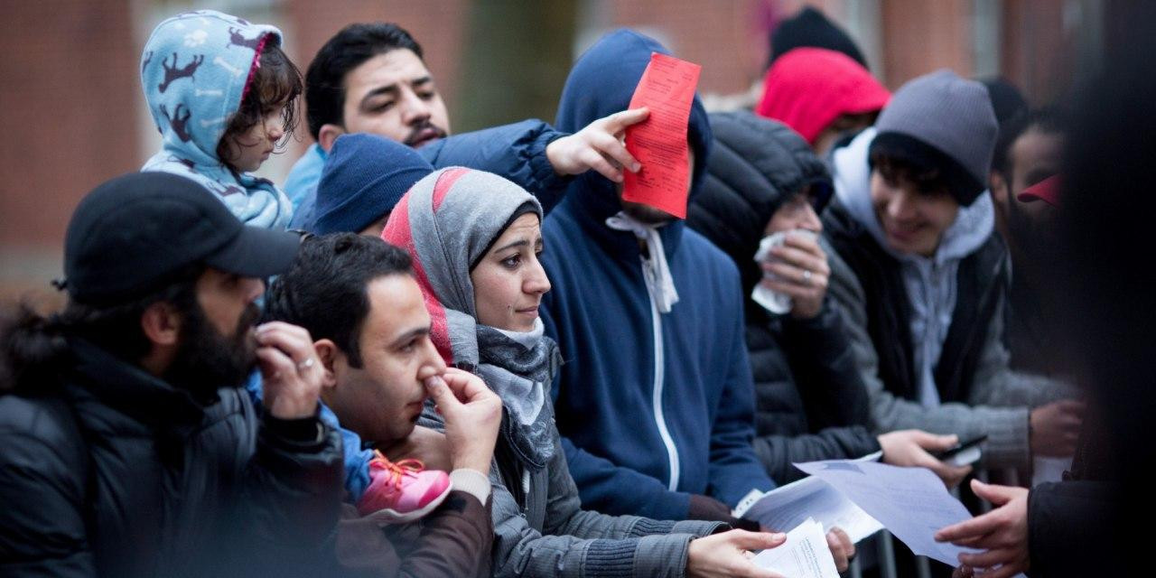 مخاوف من تعليق برنامج التوطين...