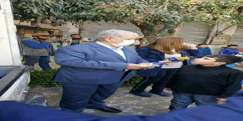 مسؤولون موالون أمام العدسات مج...