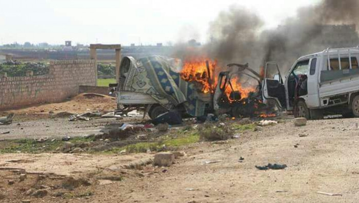 قصف النظام وروسيا يهجّر 30 ألف...