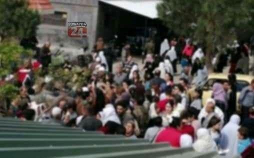 رغم "كورونا".. "الحاجة" تُجبر...