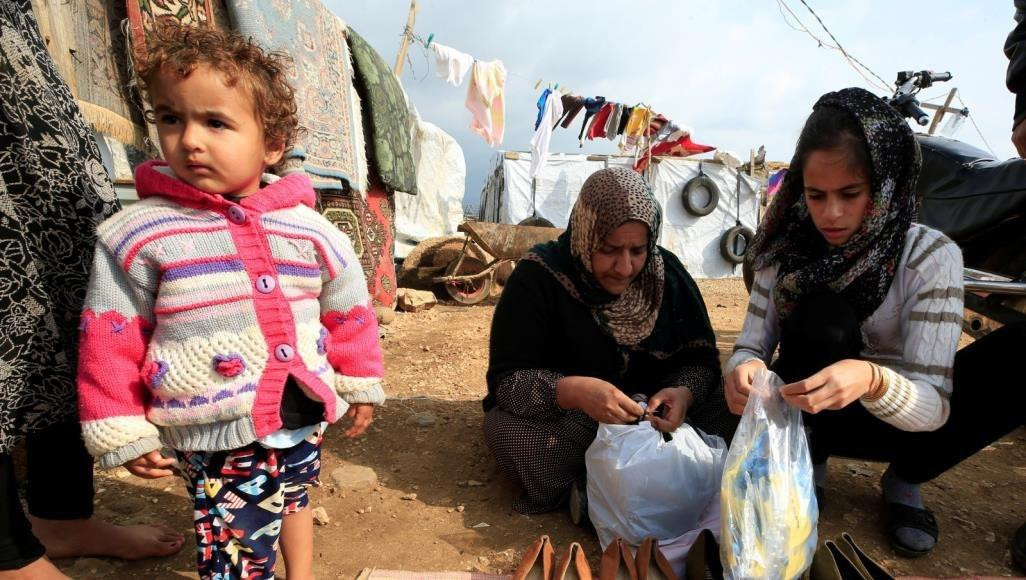 بين الداخل والخارج.. مقاربة لح...