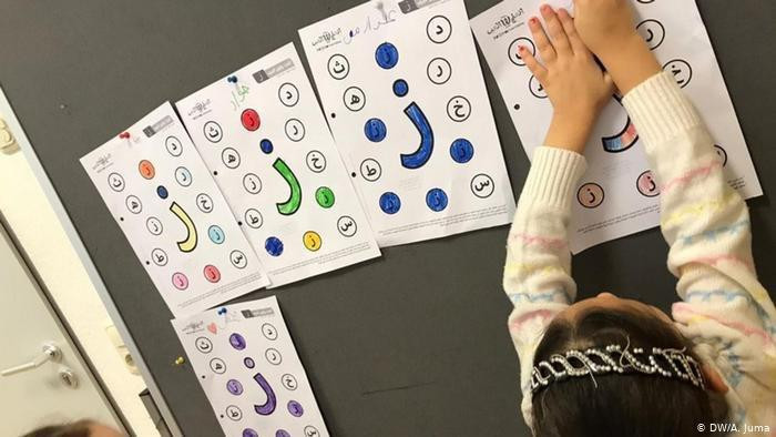 سوريون يطلقون مشروع "العربية ل...