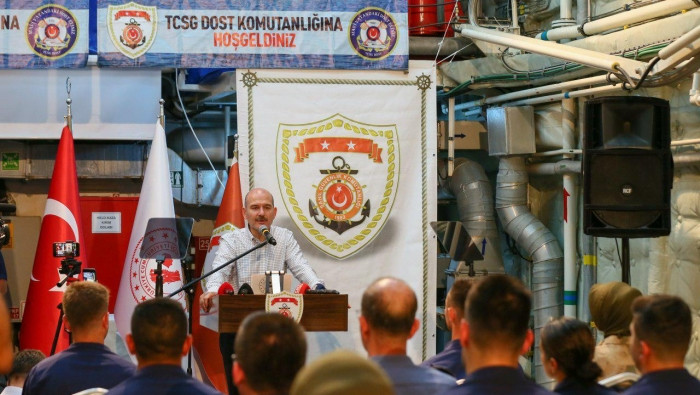 تركيا تهدد أوروبا باللاجئين