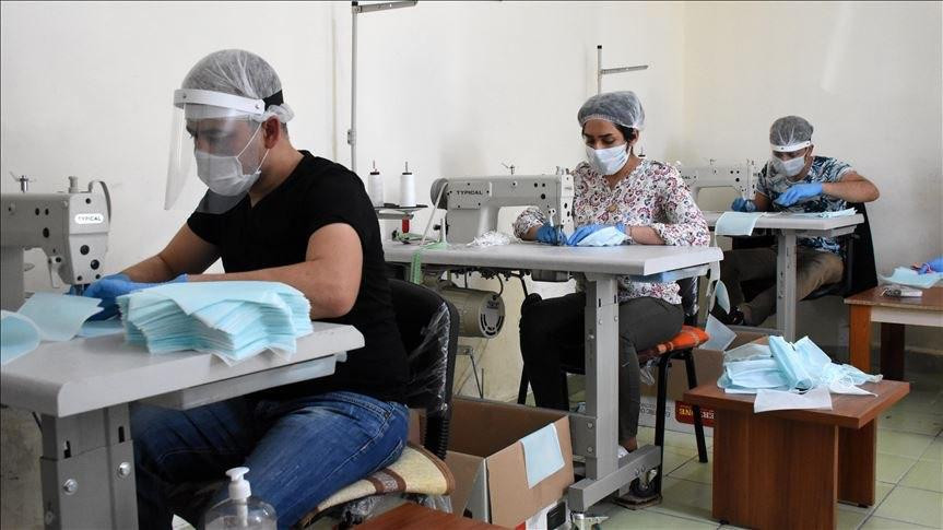 تركيا.. لاجئون سوريون يشاركون...