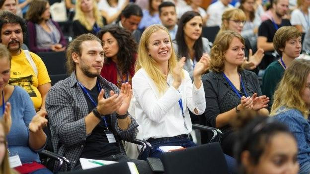 "السوريون" ثالث أكبر مجموعة بي...