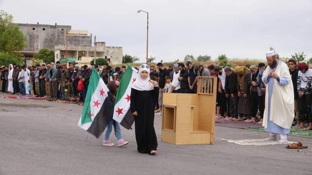 إدلب.. مدنيون وناشطون يقيمون ص...