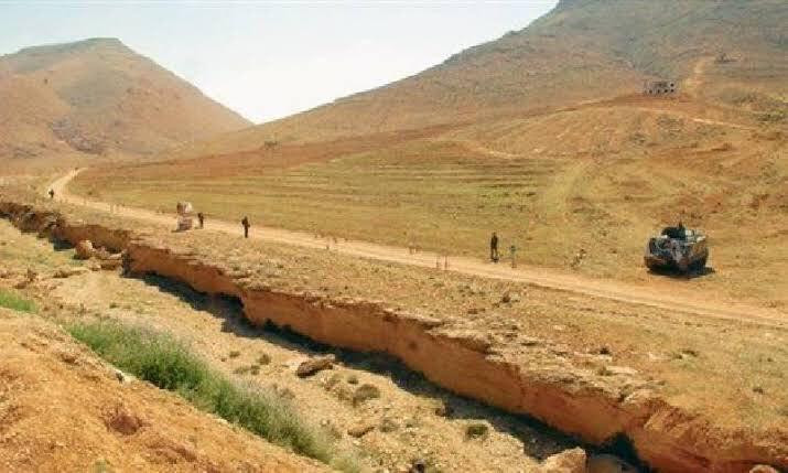 مصادر تنفي إغلاق معابر التهريب...