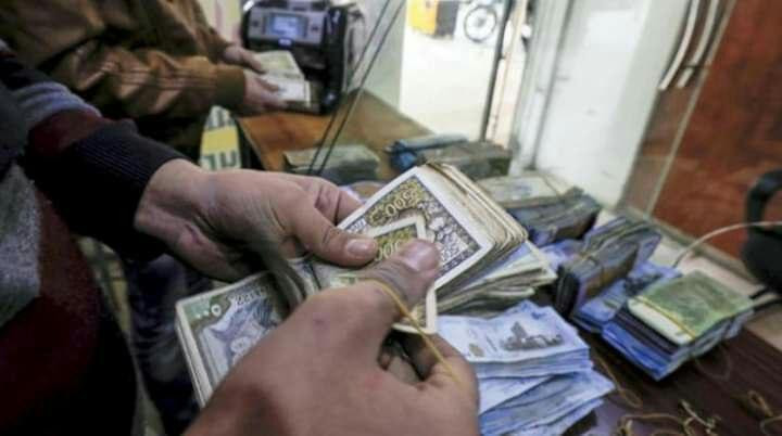 النظام يعتقل متلاعبين بالليرة...