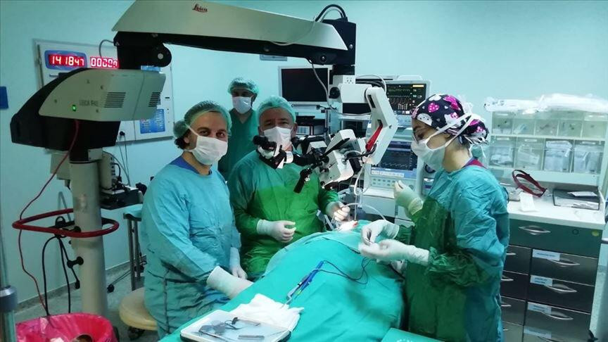 تركيا.. زراعة أذن إلكترونية لط...