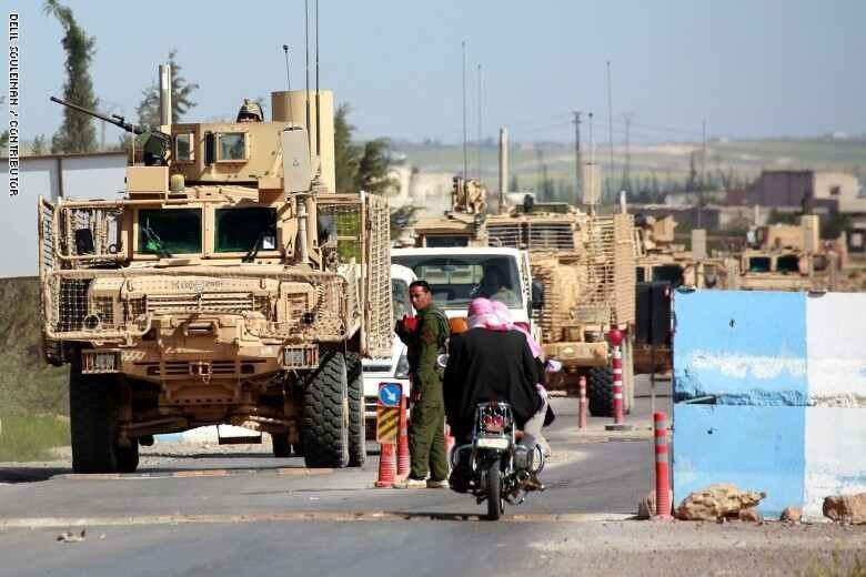 عناصر من ميليشيا الدفاع الوطني...