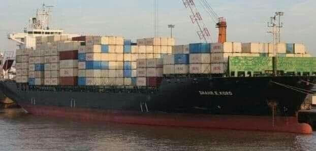 قبيل قيصر.. وصول سفينة شحن إير...