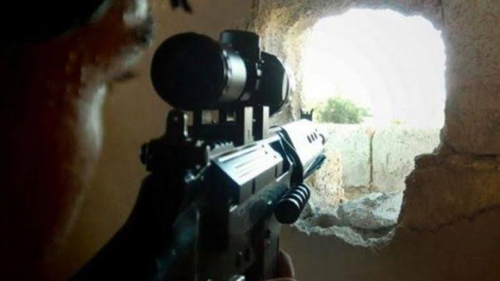 قناصة النظام يقتلون مدنيين بري...