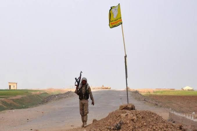 "قسد" تفرج عن أربعة معتقلين في...