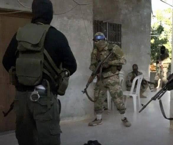 مشاجرة بين عائلتين في إدلب تسف...