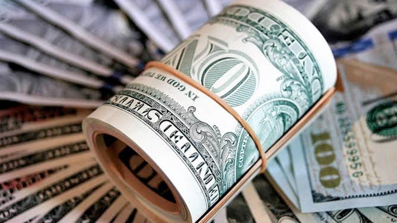 تراجع طفيف لليرة أمام الدولار