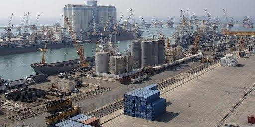 تحذيرات من انفجار في مرفأ "طرط...