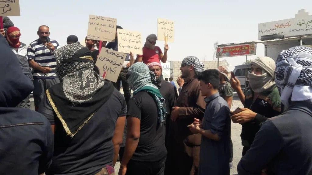 مظاهرة بريف دير الزور تطالب بإ...