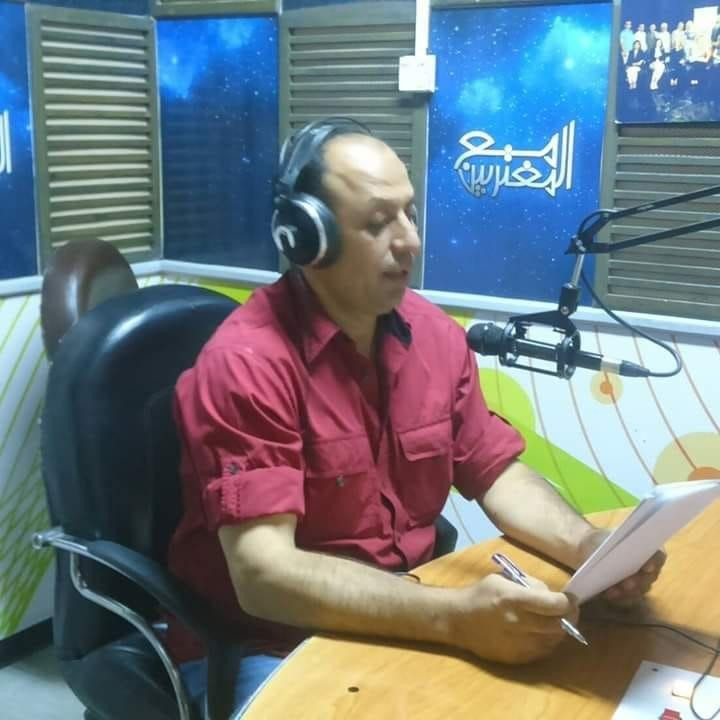 إيقاف مذيع عن العمل بعد إغلاق...