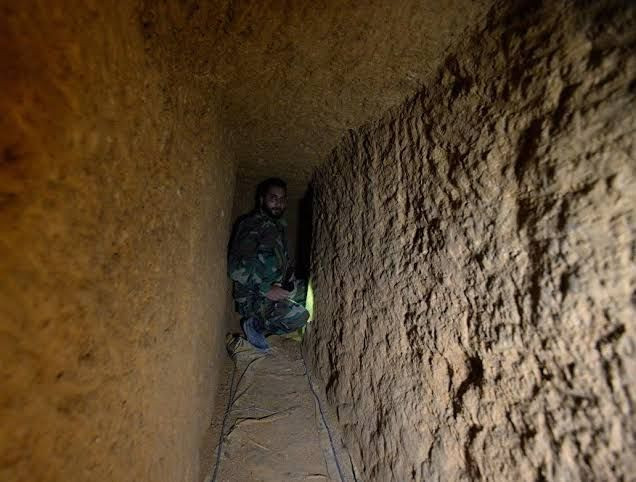 مقتل ثلاثة عمال خلال العمل بحف...