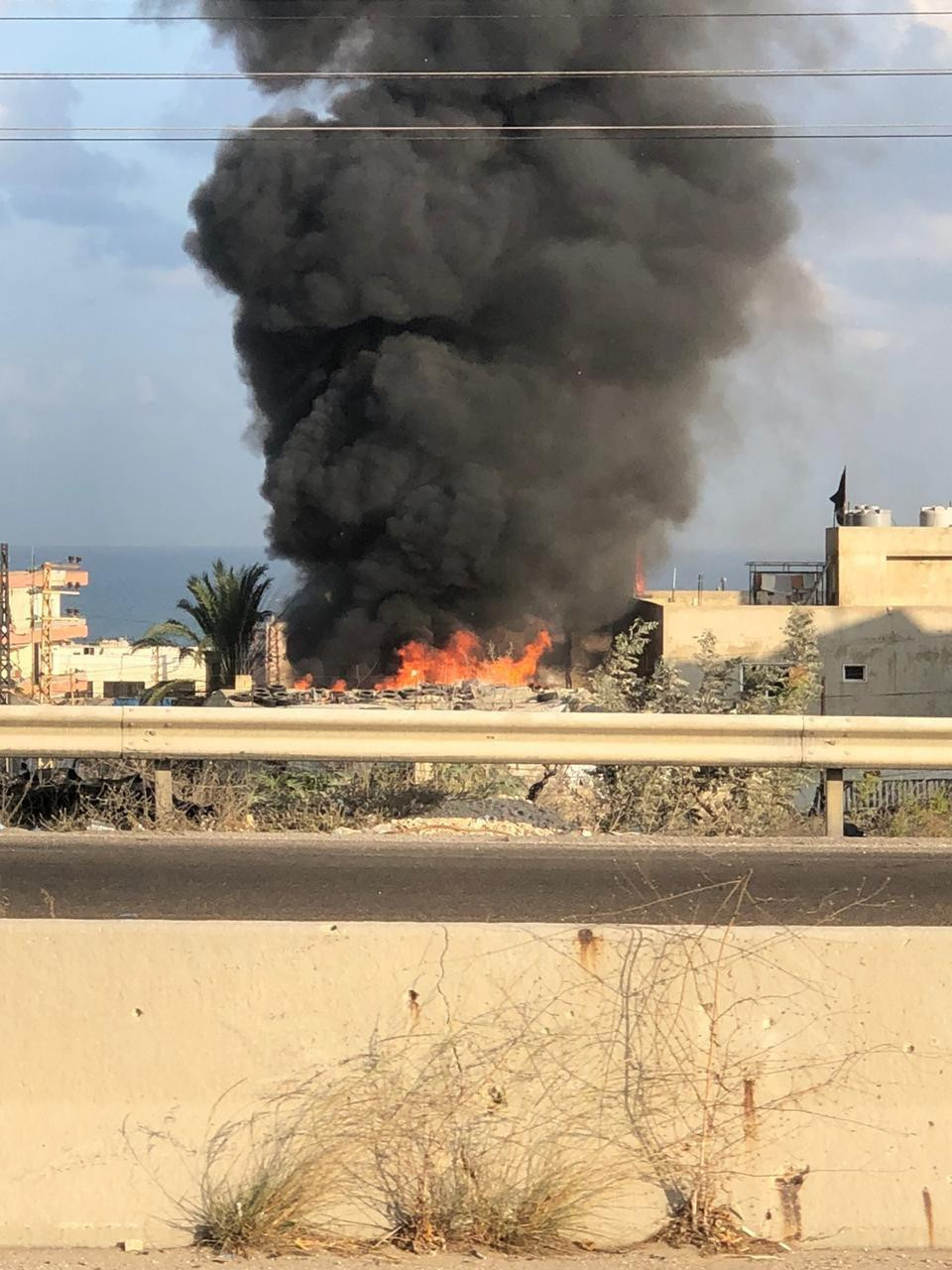 بالفيديو.. حريق في مخيم للاجئي...