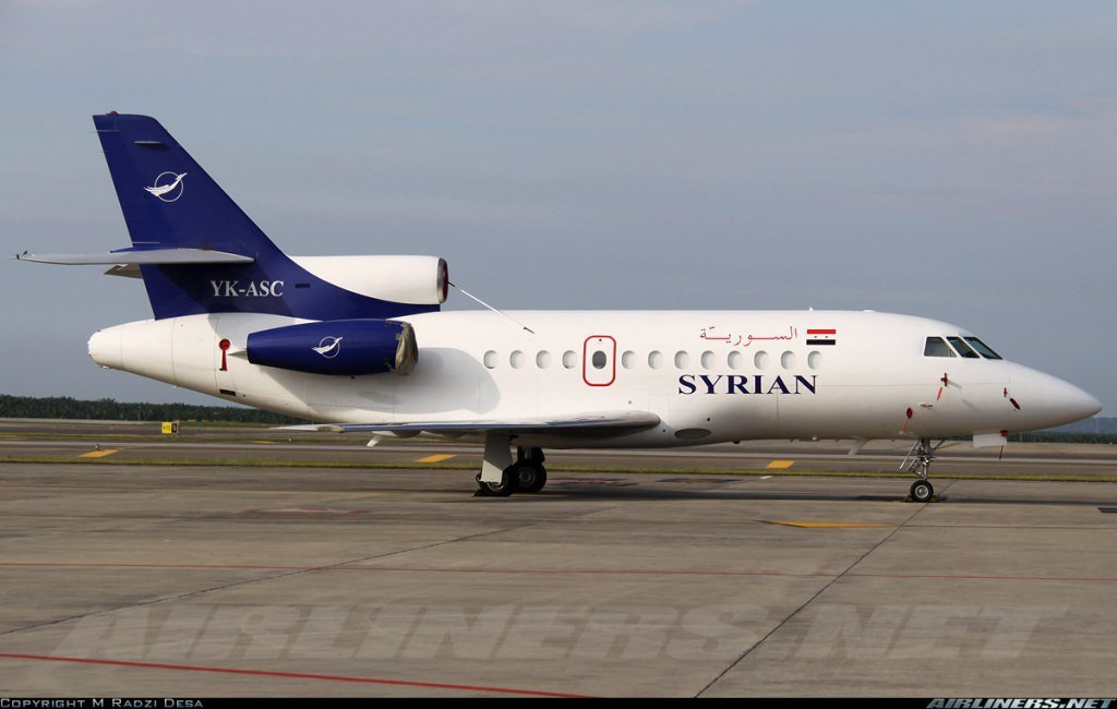 نظام الأسد يعرض إحدى طائراته ا...