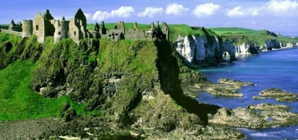 يد شبح تظهر واضحة على صورة لعا...