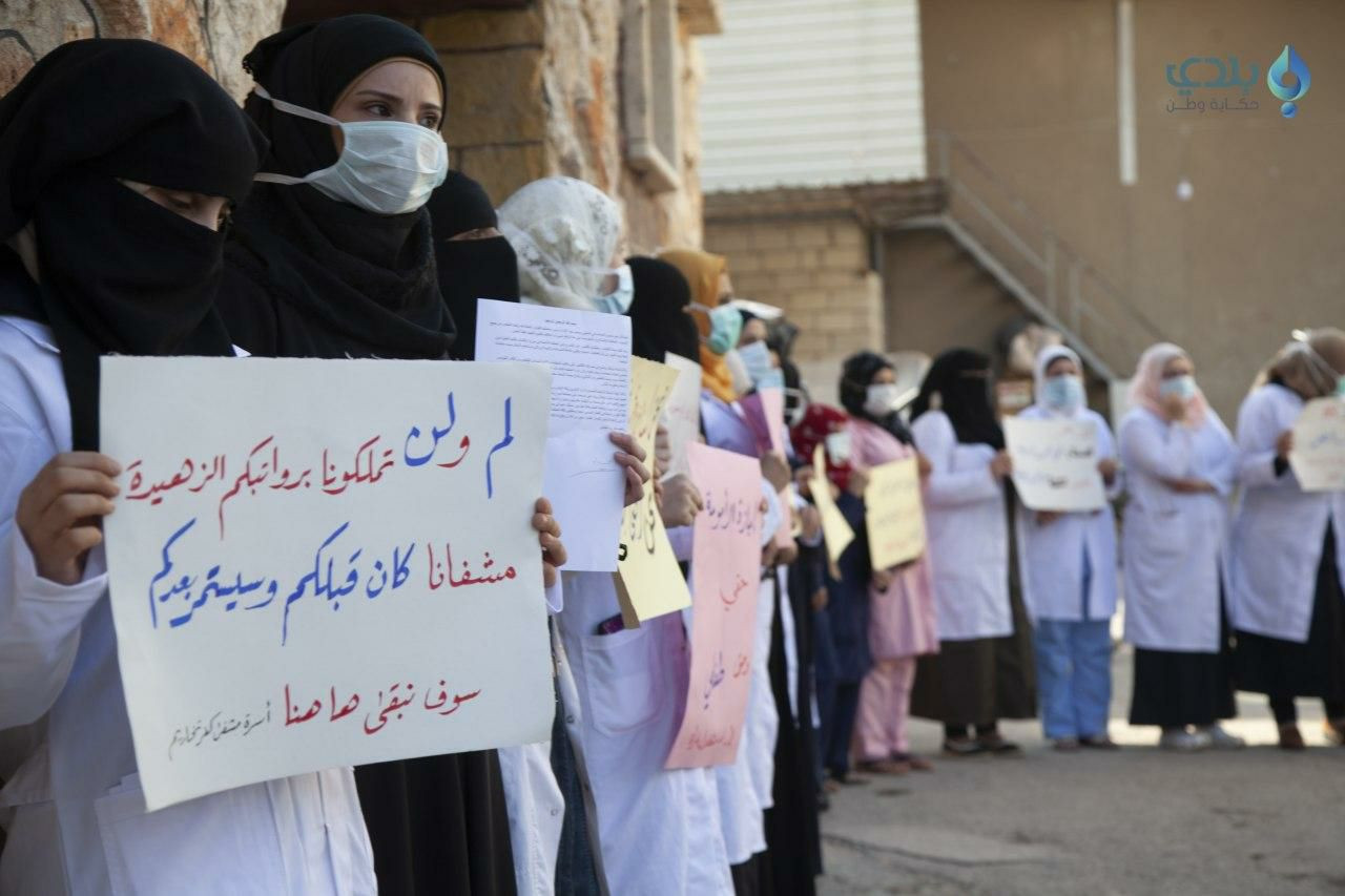 "هاند إن هاند" تعلن تعليق الدع...