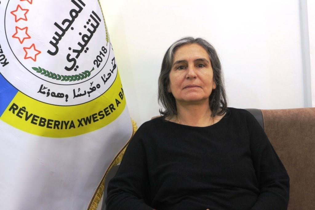 قيادية بإدارة "قسد" تهاجم النظ...