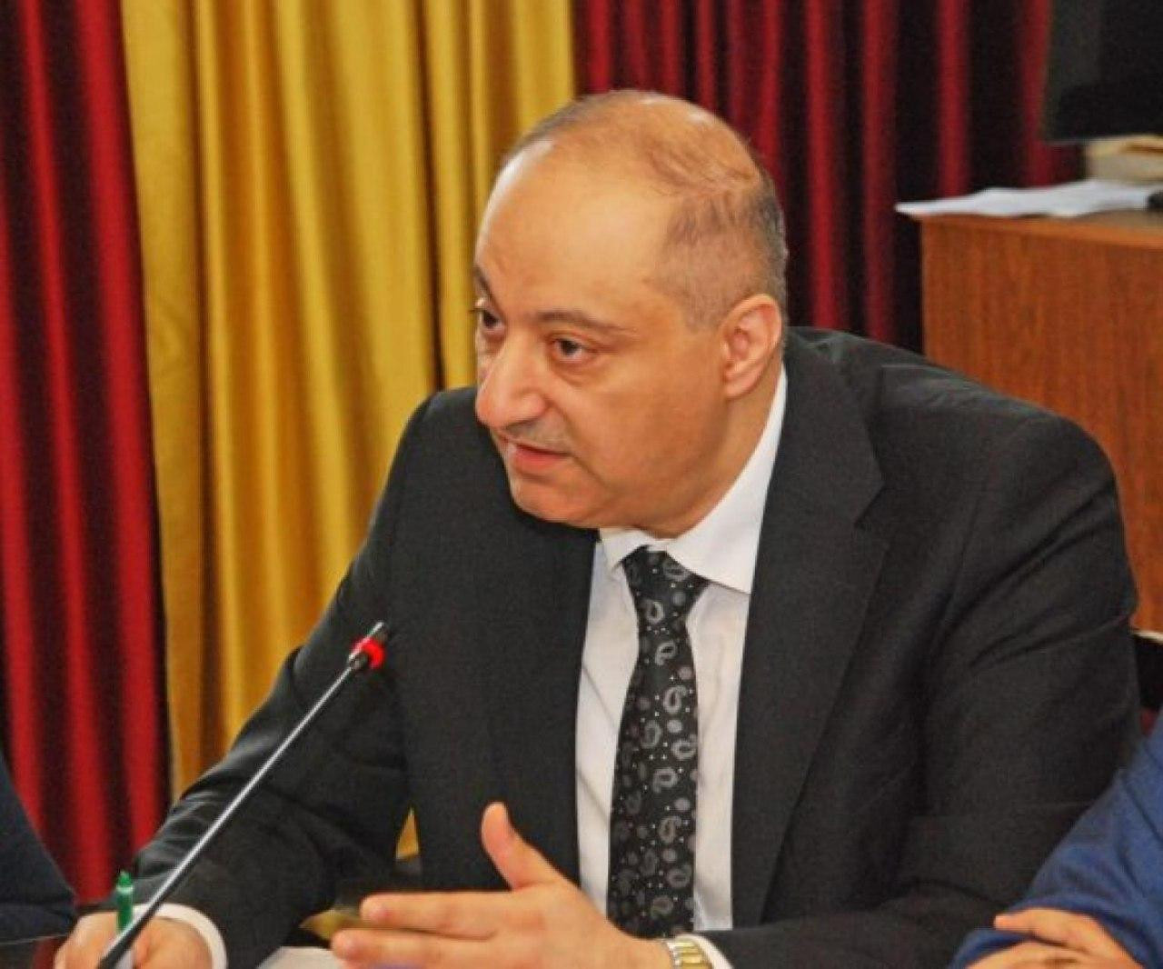 "وزير إعلام النظام" يصدر عفوا...