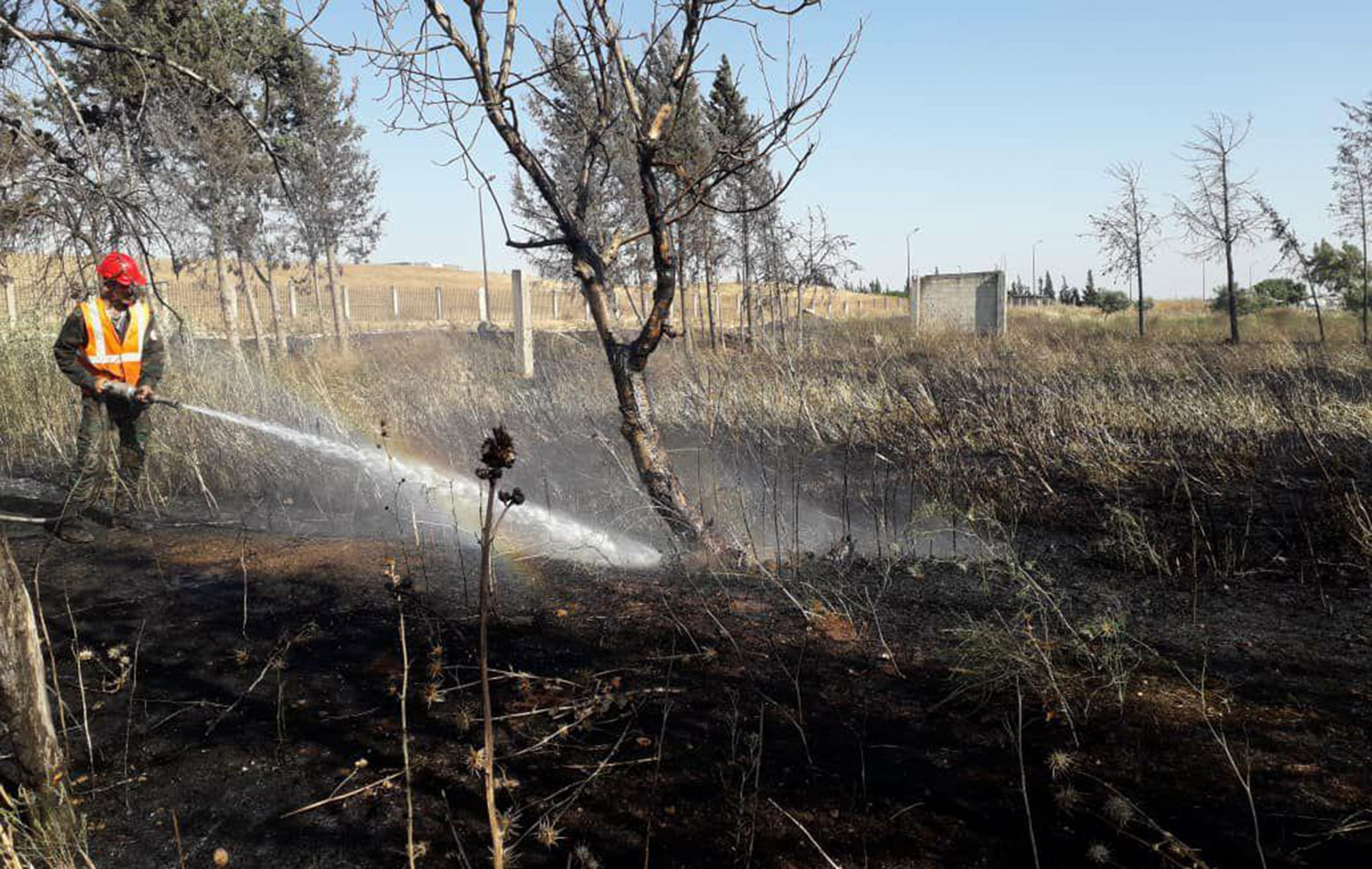 بالفيديو.. تجدد الحرائق في حمص...