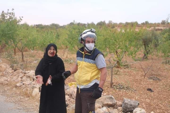 جرحى من عمال جني الزيتون بقصف...