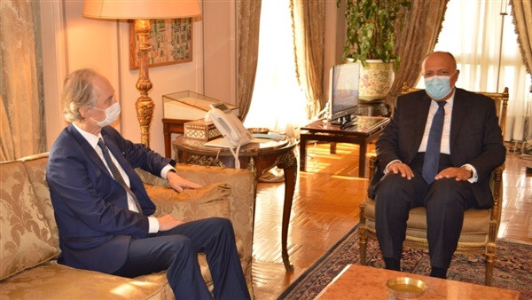 بيدرسون يبحث من مقر الجامعة ال...