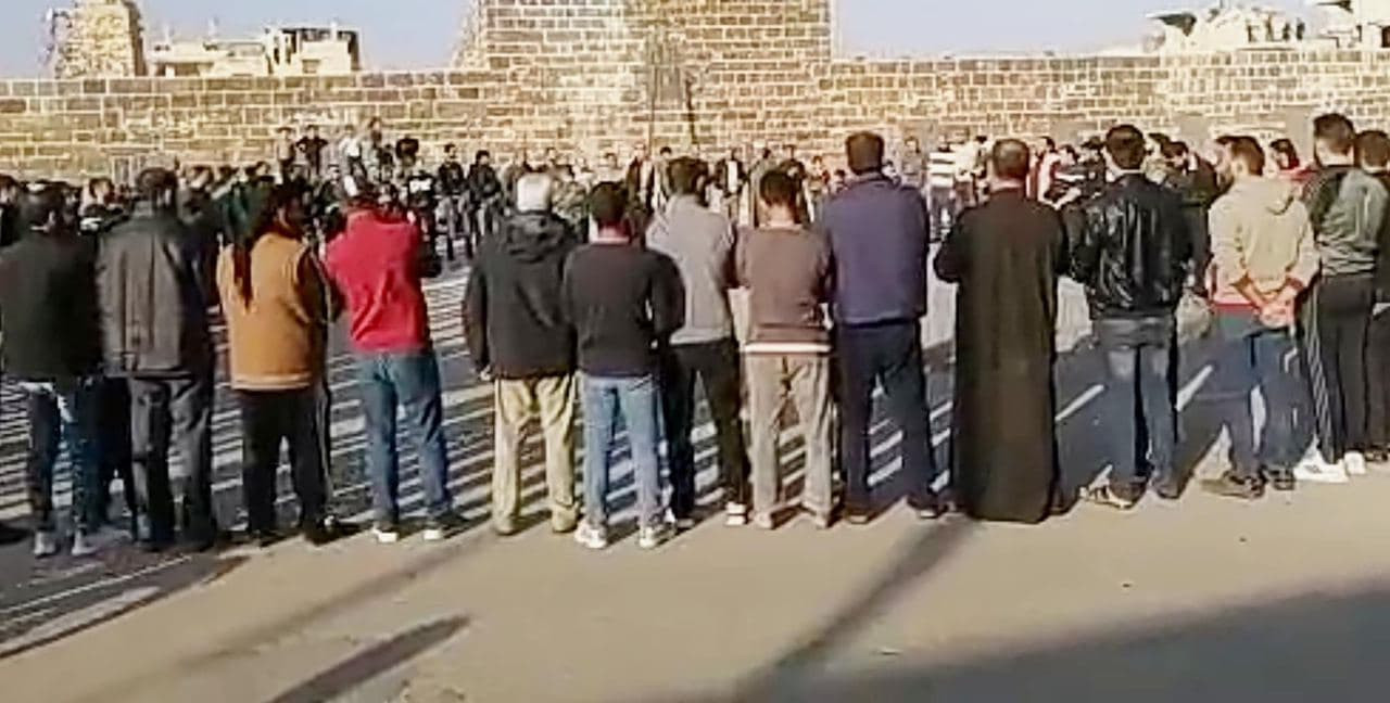 مظاهرة في "درعا البلد" تؤكد تض...