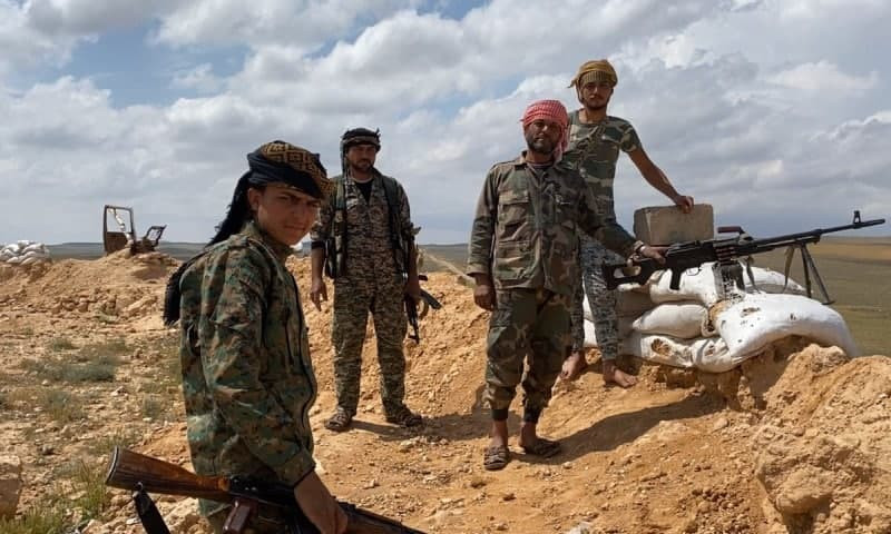 قوات النظام تفقد الاتصال بمجمو...