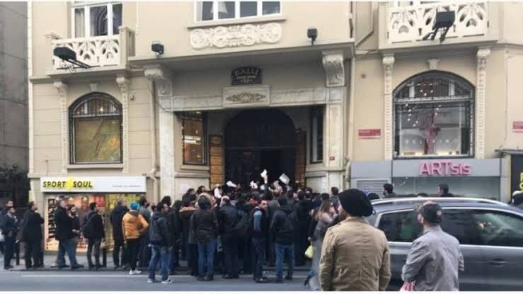 قنصلية النظام في إسطنبول تعلق...