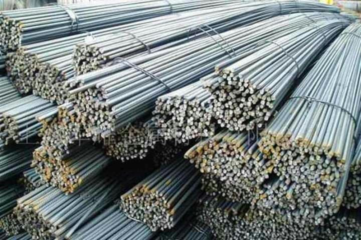 سعر طن الحديد يتجاوز مليون لير...