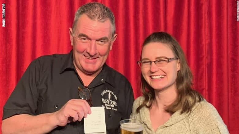 زبون يترك إكرامية بمبلغ 3000 د...