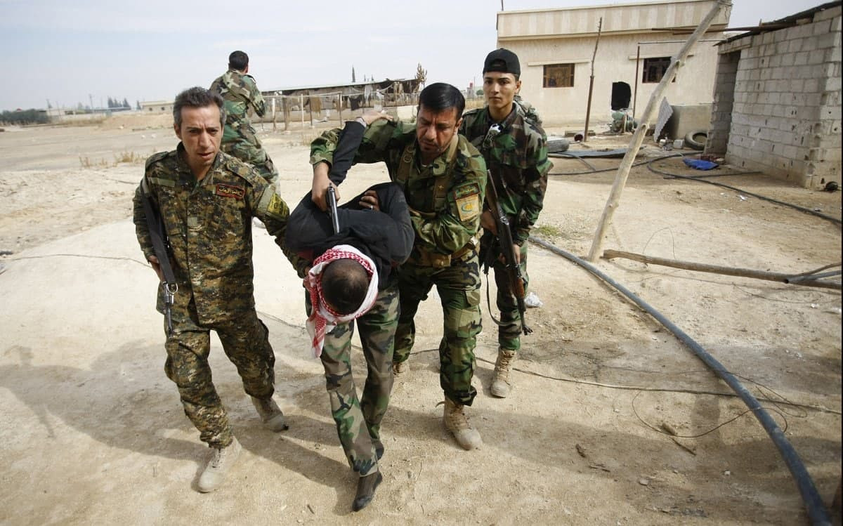 استخبارات النظام تعتقل عناصر م...