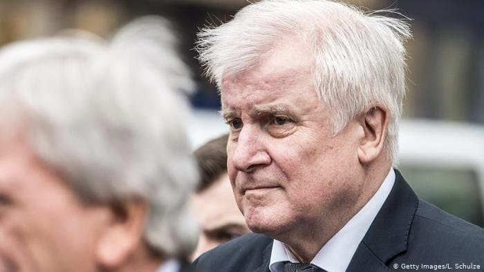 ألمانيا.. وزير الداخلية يسعى ل...