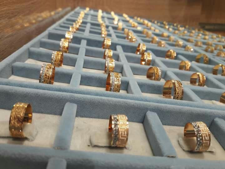 ارتفاع طفيف للذهب في السوق وقف...