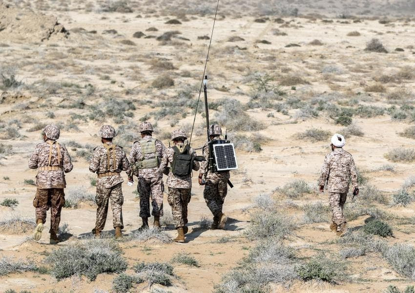 قادة من "الحرس الثوري" يتفقدون...