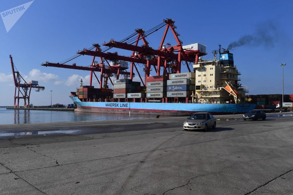 نهب 500 طن قمح مستورد من مرفأ...