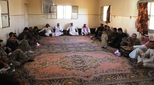 اجتماع بين وجهاء دير الزور وال...