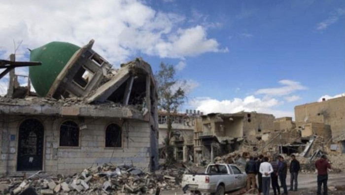 مقتل ثلاثة مدنيين بانهيار مسجد...