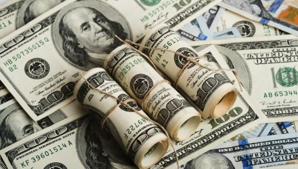 الليرة تتخطى عتبة 2800 أمام ال...