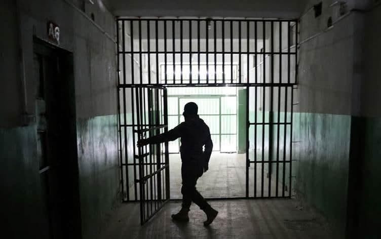 "قسد" تفرج عن معتقلين من أبناء...