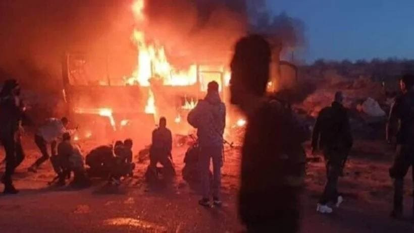 "دا-عـش" يتبنى الهجوم على حافل...