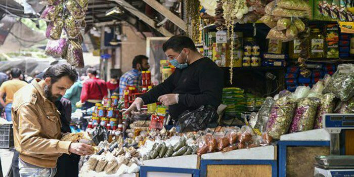 مسؤول موالٍ يتهم "بعض التجار"...