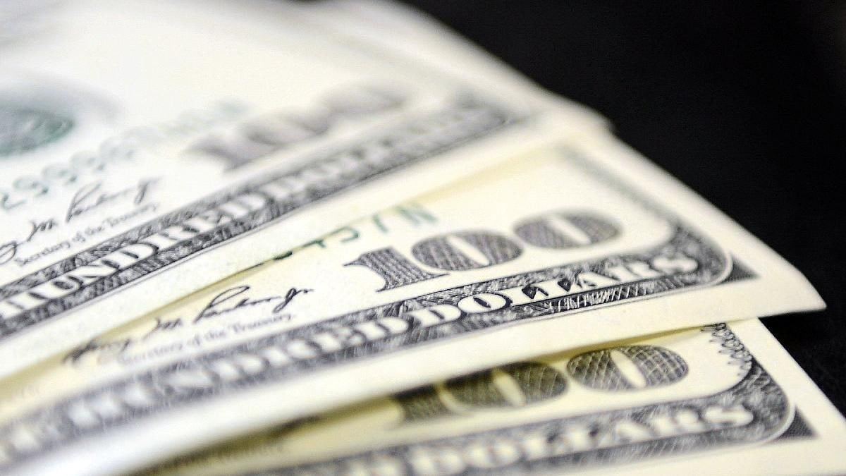 تراجع بسعر صرف الليرة أمام الد...