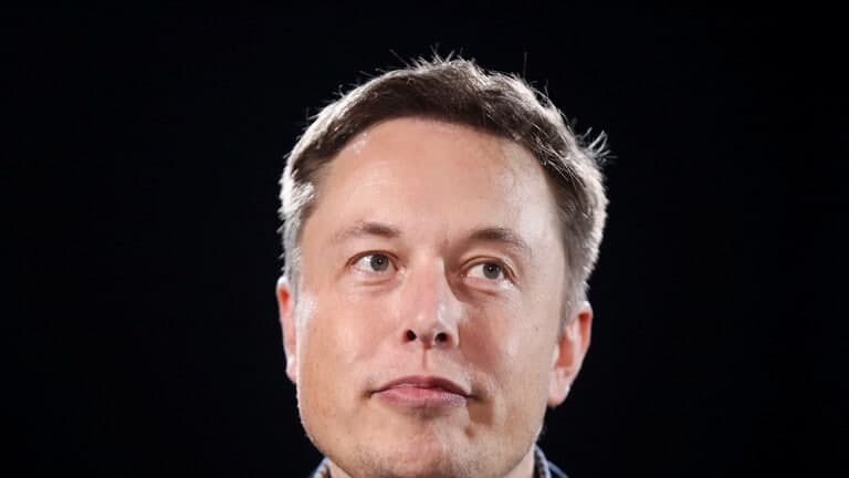 ملياردير أمريكي: أنا كائن فضائ...